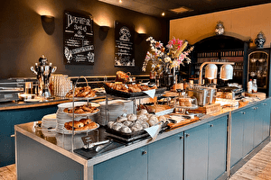 Restaurant of Amrâth Berghotel Amersfoort with a buffet and a long counter for guests.