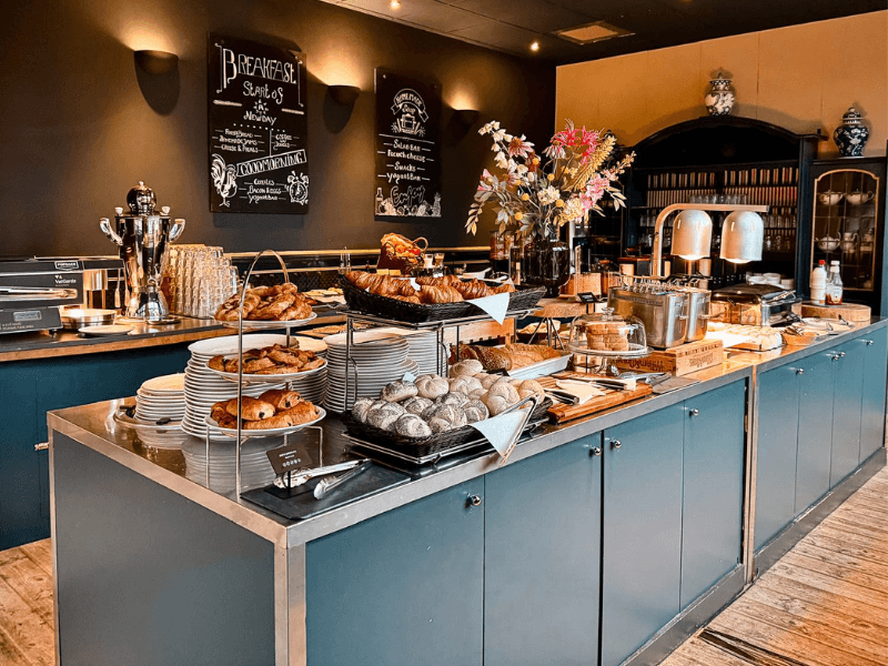 Restaurant of Amrâth Berghotel Amersfoort with a buffet and a long counter for guests.